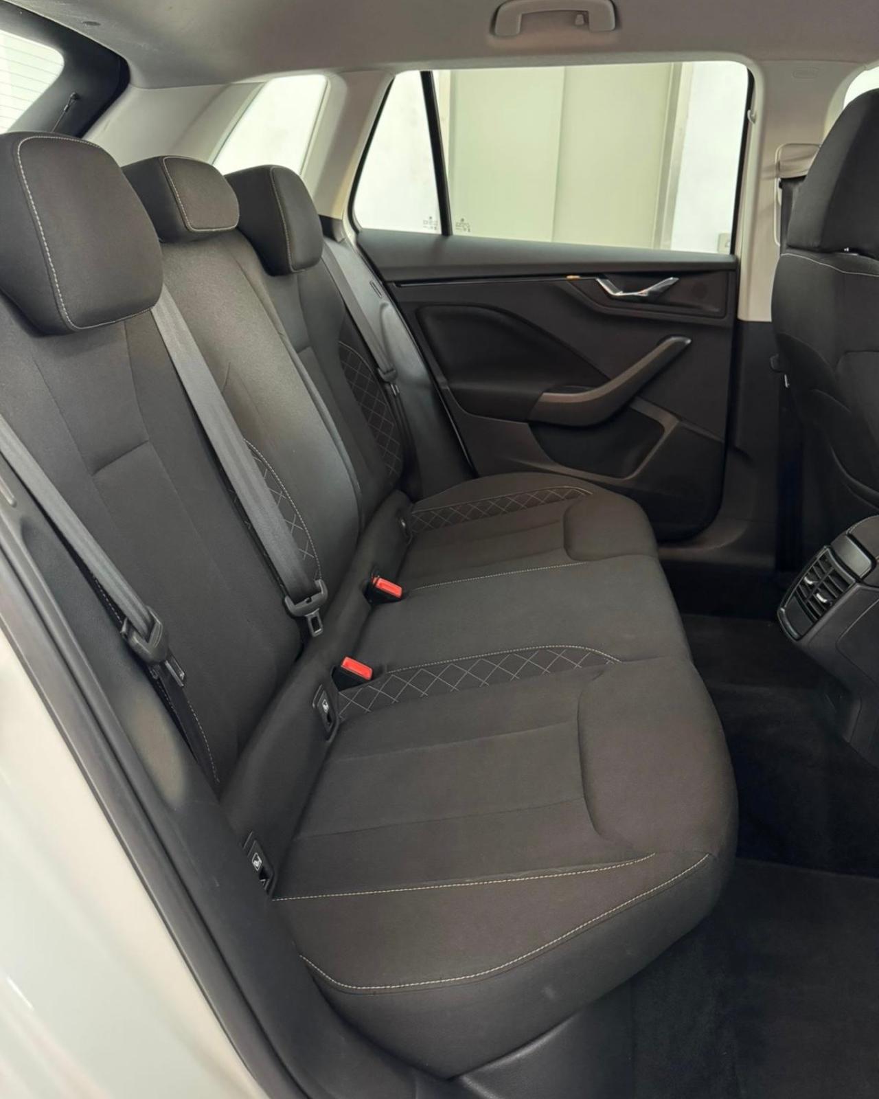 b0171eaf-b057-4bc3-8f3e-cca03cb694e1